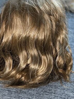 Luxurious Women's Wavy Hairpiece in Light Brown - Replica Chiquel